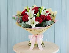 Букет цветов из:  Лилии и Розы в Вёшенской