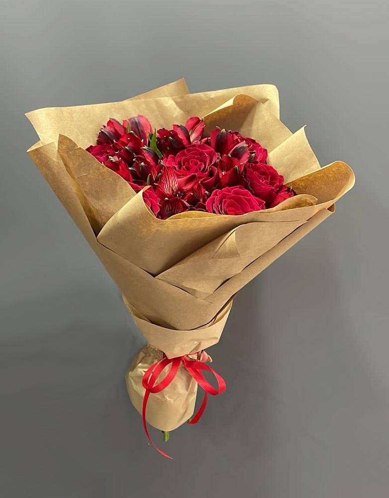 Букет цветов из: Альстромерии и Розы в Вёшенской