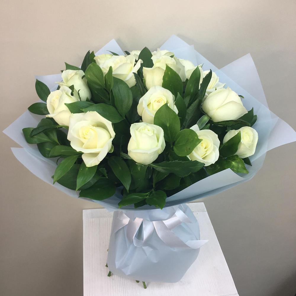 Букет 15 Белых роз Проуд в Вёшенской