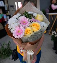 Букет цветов из:  Герберы, Розы и Хризантемы в Вёшенской