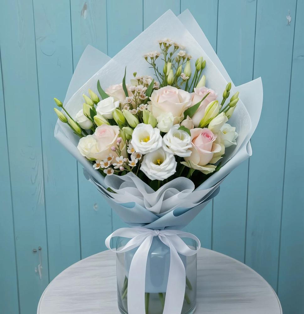 Букет цветов из: Розы и Лизиантусы в Вёшенской