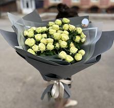 Букет Белые кустовые розы Солинеро в Вёшенской
