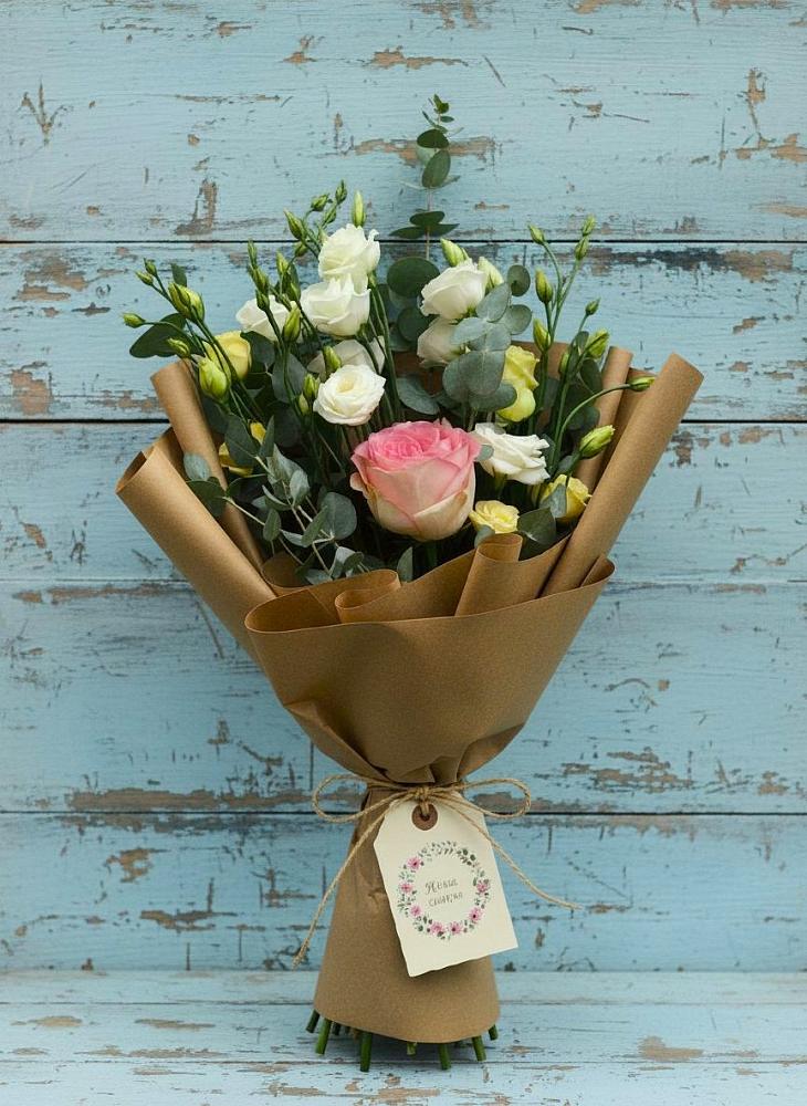 Букет цветов из: Розы и Лизиантусы в Вёшенской