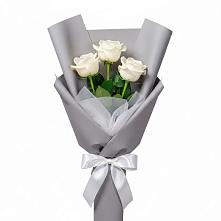 Букет 3 белые розы в Вёшенской