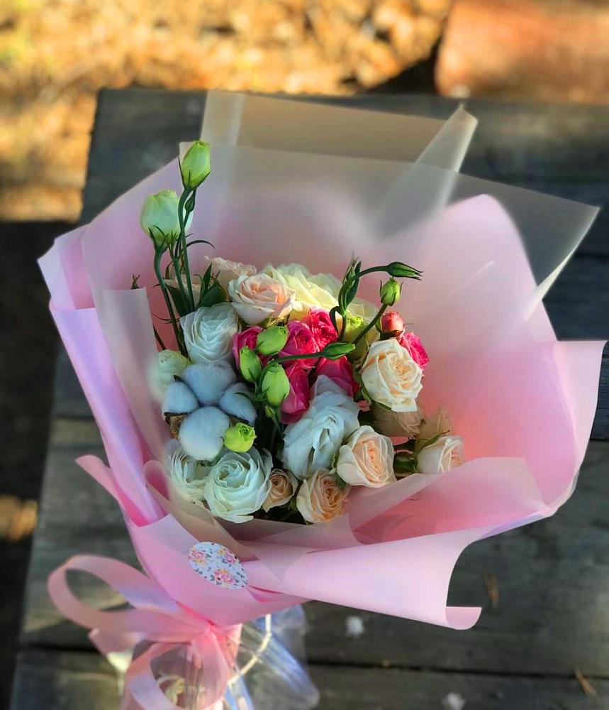 Букет цветов из: Розы и Лизиантусы в Вёшенской