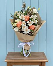 Букет цветов из:  Альстромерии, Лизиантусы, Розы и Хризантемы #REPLACE_PRED# Вёшенской