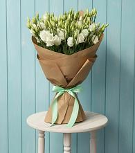 Букет цветов из:  Лизиантусы в Вёшенской