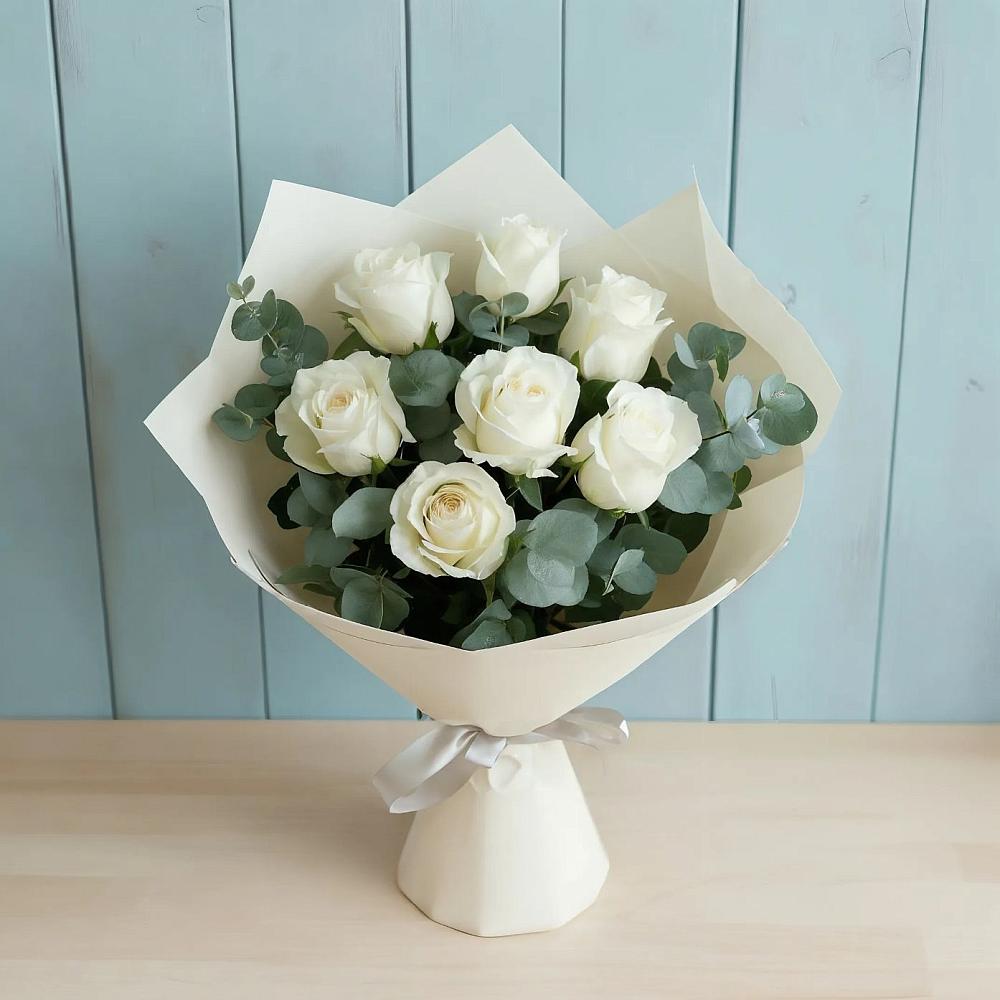 Букет Белые розы в Эвкалипте в Вёшенской