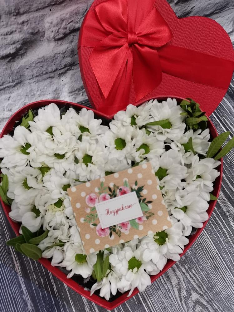 Цветочная композиция из Хризантемы в виде сердца в Вёшенской