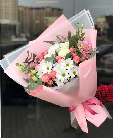 Букет цветов из: Розы, Лизиантусы и Хризантемы в Вёшенской