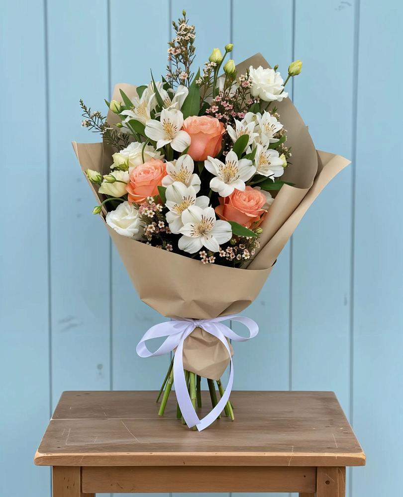 Букет цветов из: Альстромерии, Лизиантусы, Розы и Хризантемы в Вёшенской